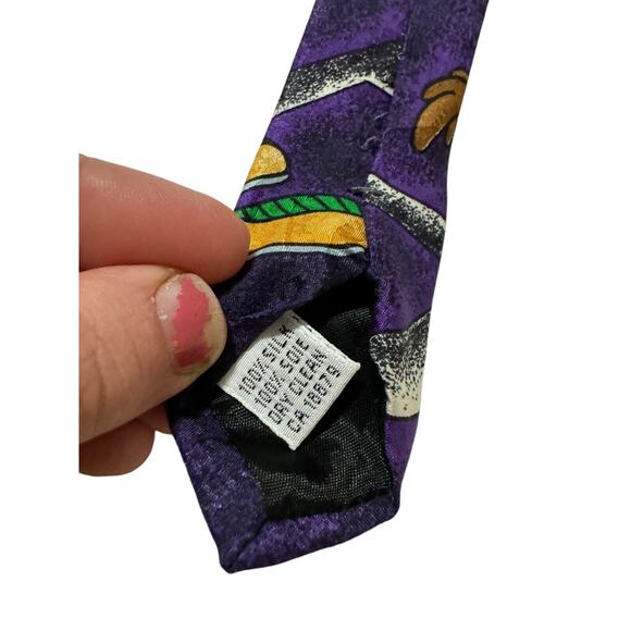 Looney Tunes 1992 Wile E Coyote Road Runner Basketball Cartoon Necktie Novelty - Picture 6 of 7